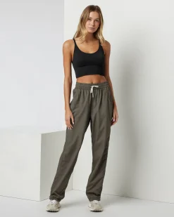 Quince Seamless Crop